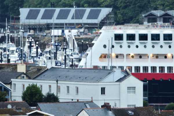 19 August 2022 - 06:33:40
Just for a few minutes the three largest buildings on the river today were all in the same shot. Noss, Dart Marina and Maud.
 (BRNC is 'up the hill'. Definitely NOT on the river.)
----------------------
Cruise ship Maud returns to Dartmouth
